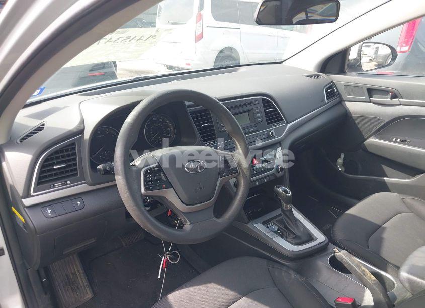 Photo 19 of 2018 Hyundai Elantra SE (VIN 5NPD74LF4JH331401)