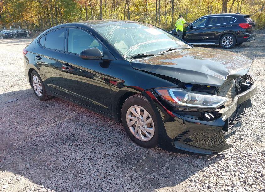 2018 Hyundai Elantra SE (VIN 5NPD74LF4JH351373) main photo