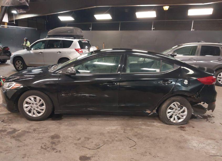 Photo 14 of 2018 Hyundai Elantra SE (VIN 5NPD74LF4JH355908)