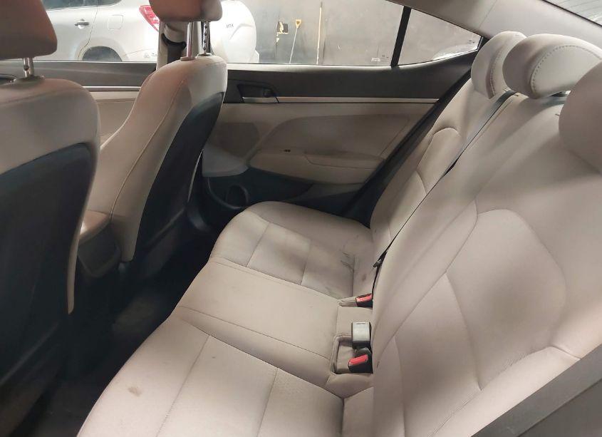 Photo 8 of 2018 Hyundai Elantra SE (VIN 5NPD74LF4JH355908)