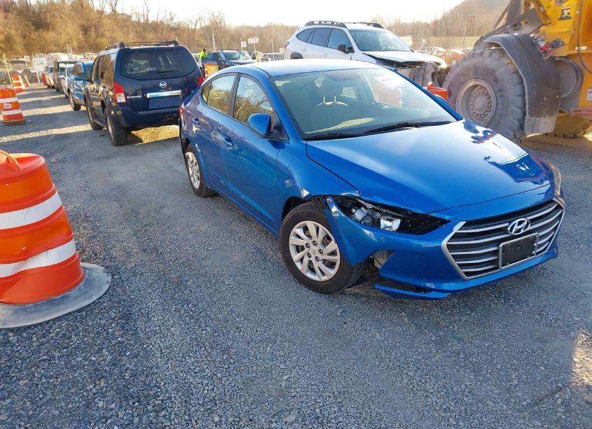 2018 Hyundai Elantra SE (VIN 5NPD74LF4JH373759) main photo