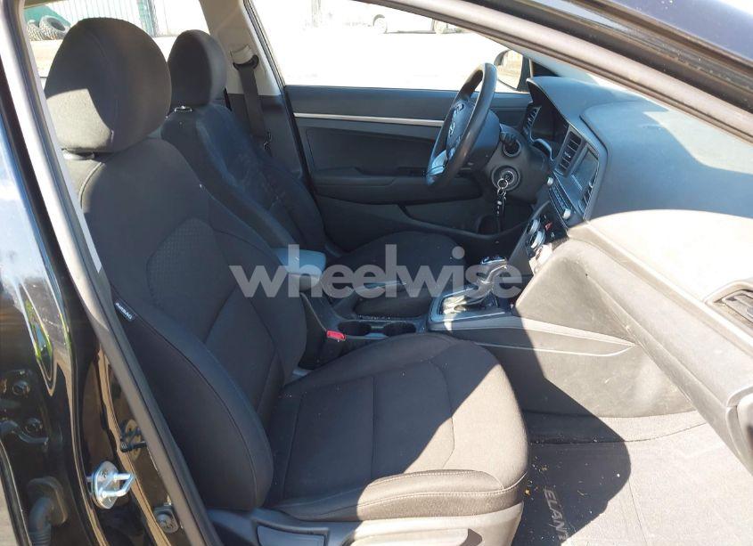 Photo 5 of 2019 Hyundai Elantra SE (VIN 5NPD74LF4KH412450)