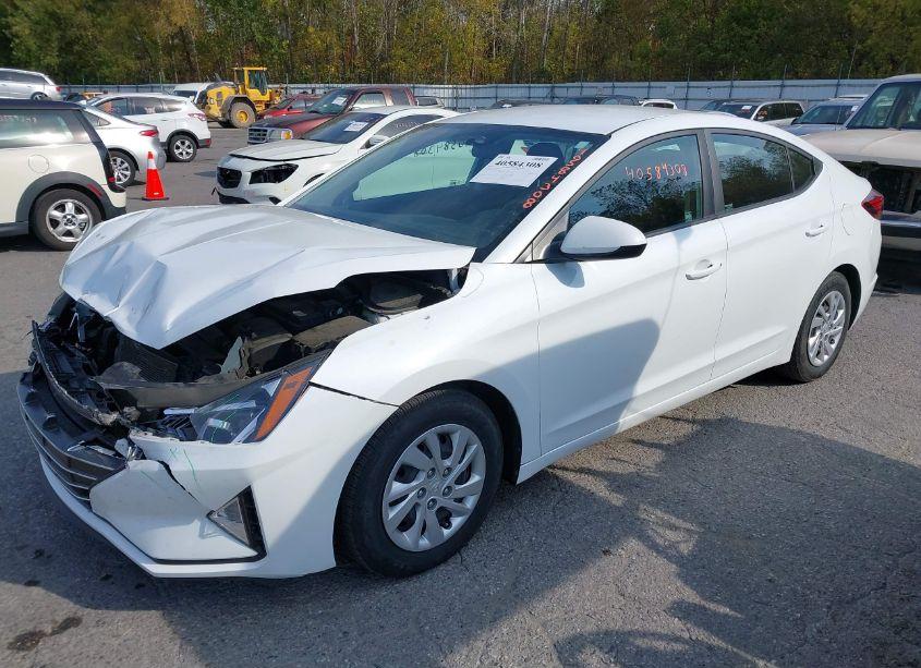Photo 2 of 2019 Hyundai Elantra SE (VIN 5NPD74LF4KH447361)