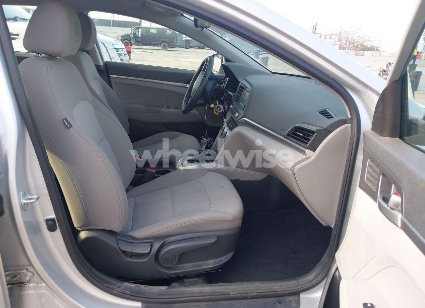 Photo 5 of 2019 Hyundai Elantra SE (VIN 5NPD74LF4KH485849)