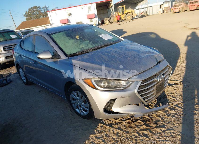 2017 Hyundai Elantra SE (VIN 5NPD74LF5HH101859) main photo