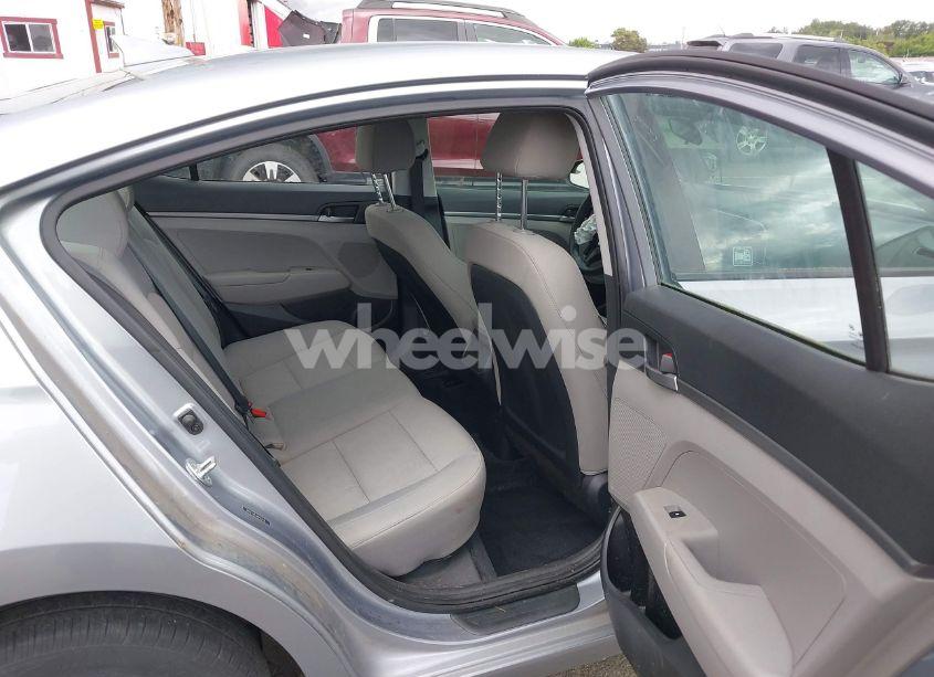 Photo 8 of 2017 Hyundai Elantra SE (VIN 5NPD74LF5HH163116)