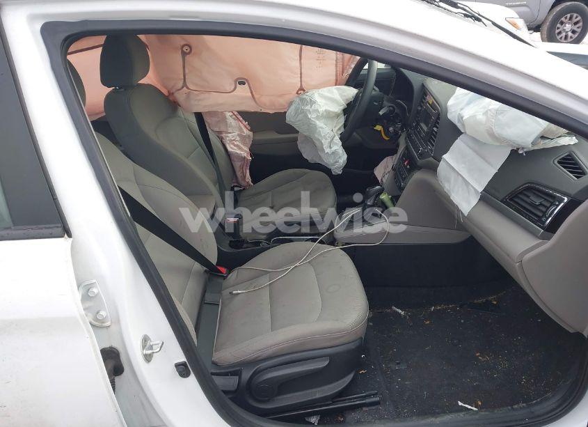 Photo 5 of 2017 Hyundai Elantra SE (VIN 5NPD74LF5HH167487)