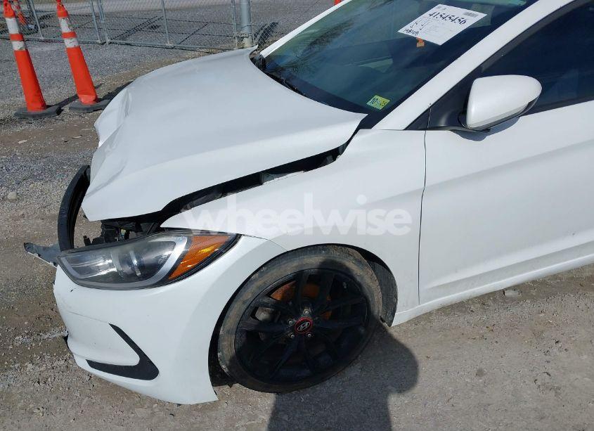 Photo 18 of 2017 Hyundai Elantra SE (VIN 5NPD74LF5HH192891)
