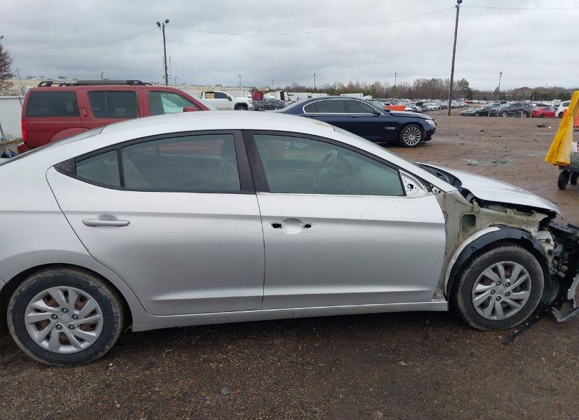 Photo 12 of 2018 Hyundai Elantra SE (VIN 5NPD74LF5JH222333)