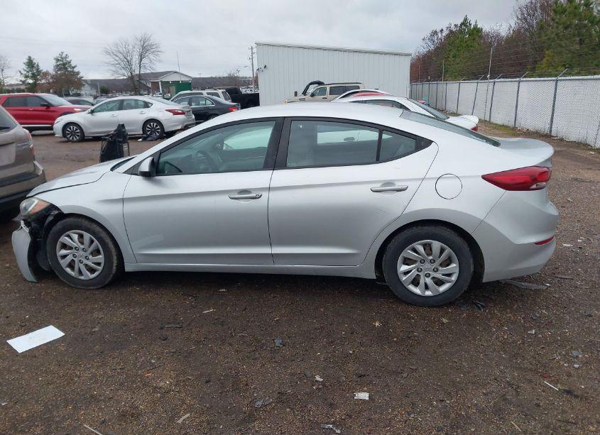 Photo 13 of 2018 Hyundai Elantra SE (VIN 5NPD74LF5JH222333)