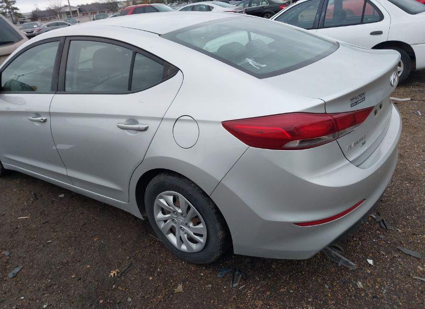 Photo 3 of 2018 Hyundai Elantra SE (VIN 5NPD74LF5JH222333)