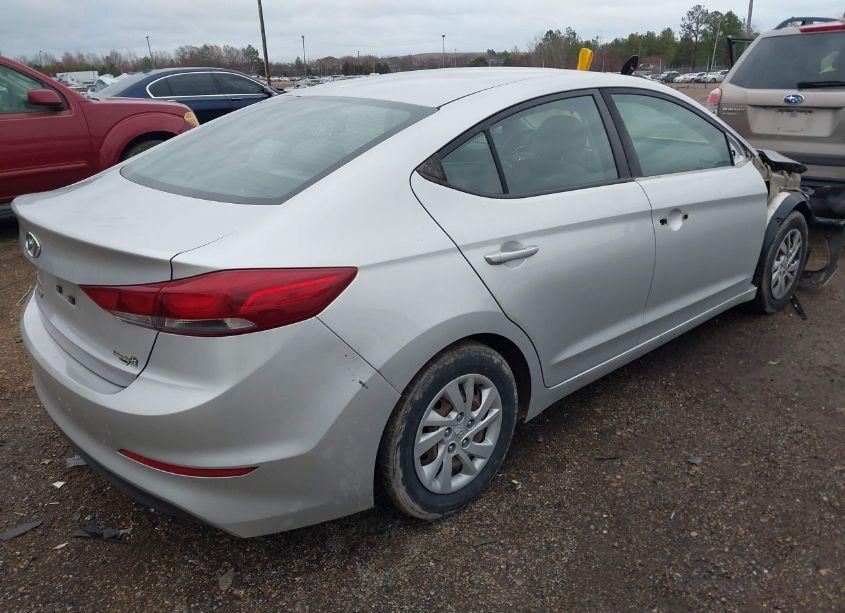 Photo 4 of 2018 Hyundai Elantra SE (VIN 5NPD74LF5JH222333)