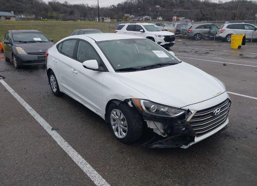 2018 Hyundai Elantra SE (VIN 5NPD74LF5JH231971) main photo