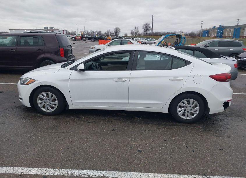 Photo 13 of 2018 Hyundai Elantra SE (VIN 5NPD74LF5JH231971)