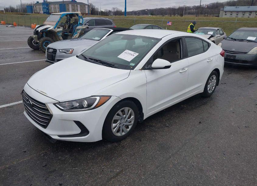 Photo 2 of 2018 Hyundai Elantra SE (VIN 5NPD74LF5JH231971)