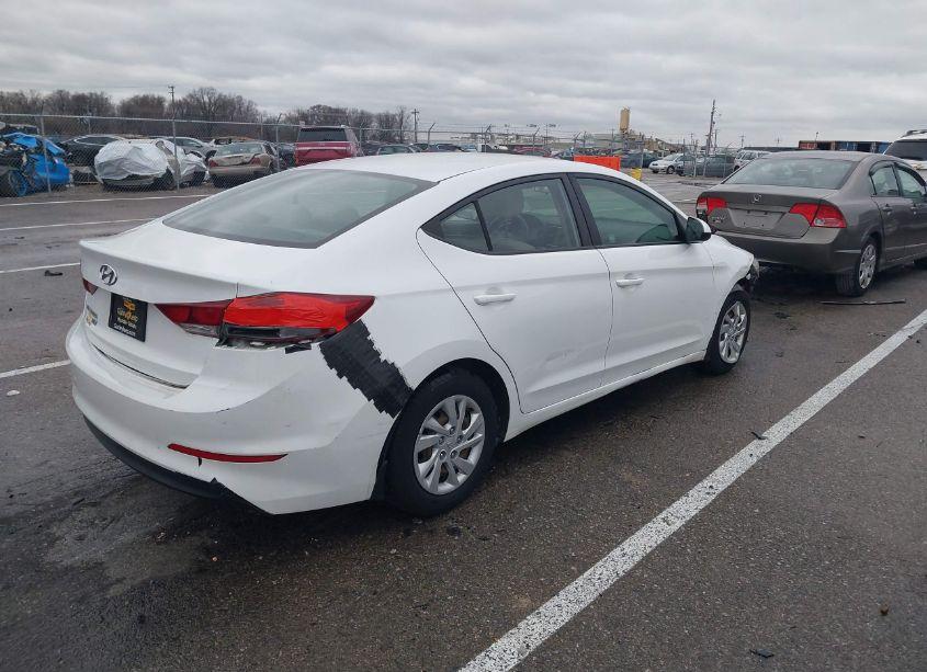 Photo 4 of 2018 Hyundai Elantra SE (VIN 5NPD74LF5JH231971)