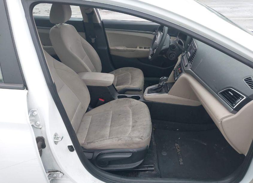 Photo 5 of 2018 Hyundai Elantra SE (VIN 5NPD74LF5JH231971)