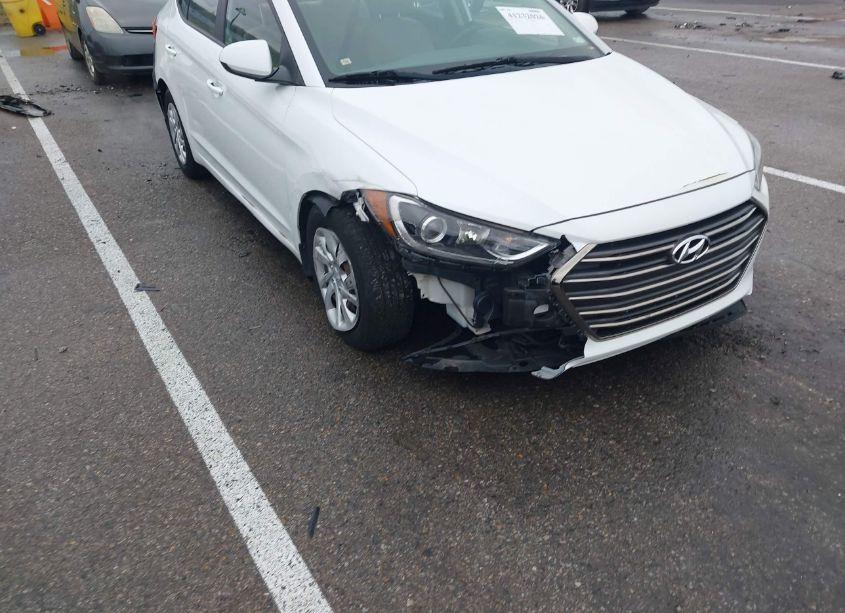 Photo 6 of 2018 Hyundai Elantra SE (VIN 5NPD74LF5JH231971)