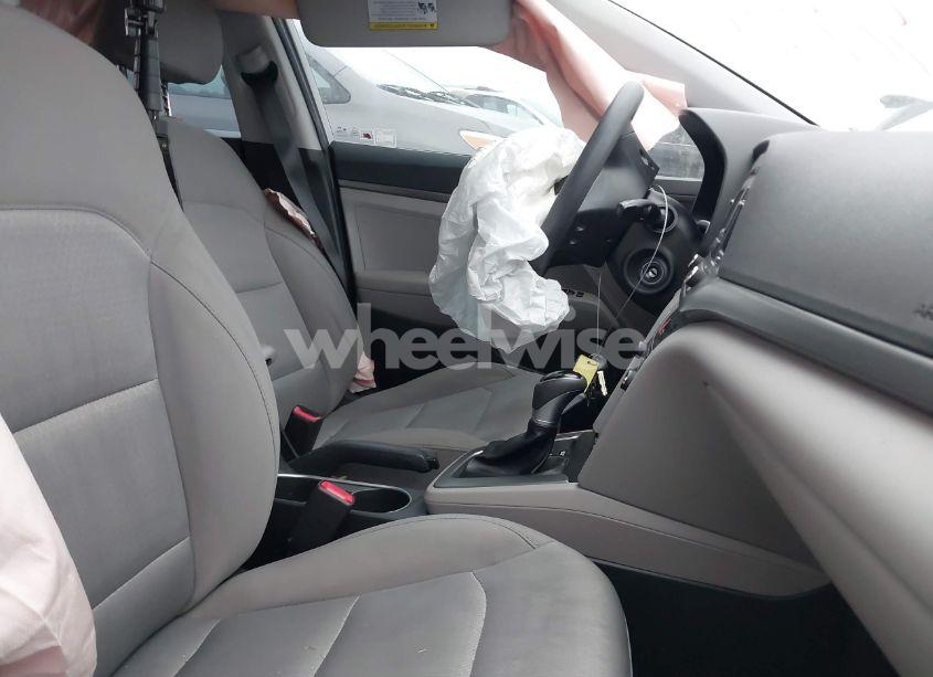 Photo 5 of 2018 Hyundai Elantra SE (VIN 5NPD74LF5JH233140)