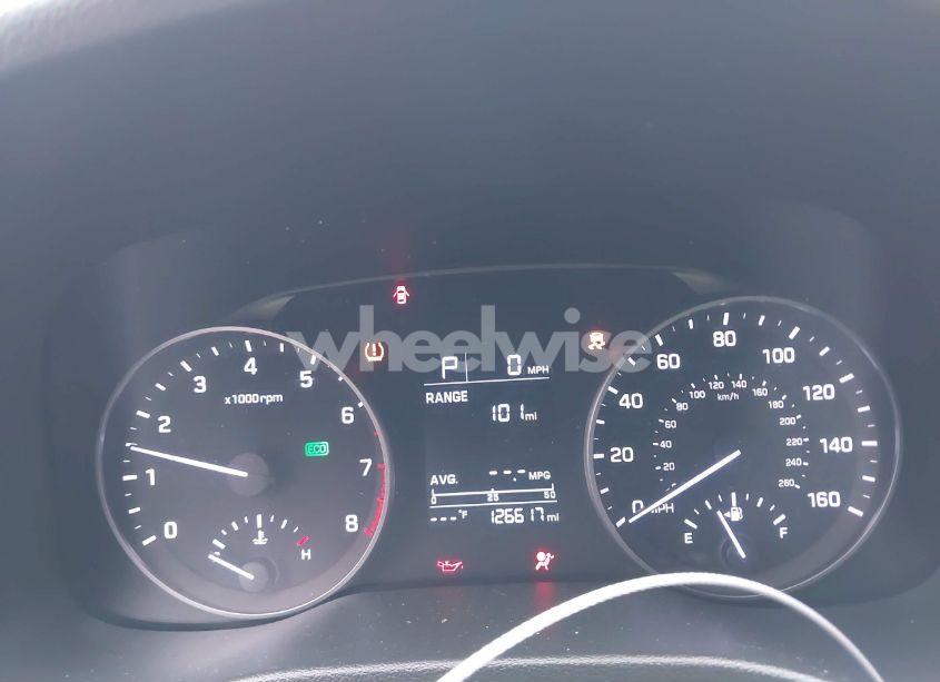 Photo 7 of 2018 Hyundai Elantra SE (VIN 5NPD74LF5JH233140)