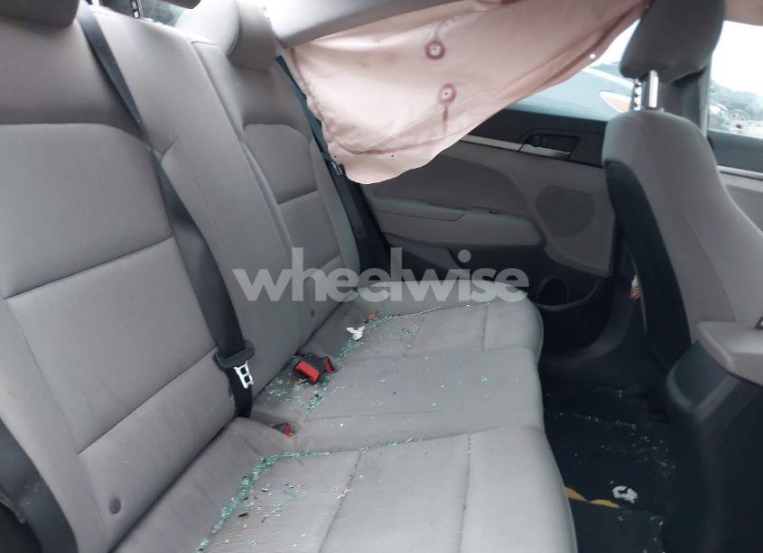 Photo 8 of 2018 Hyundai Elantra SE (VIN 5NPD74LF5JH233140)