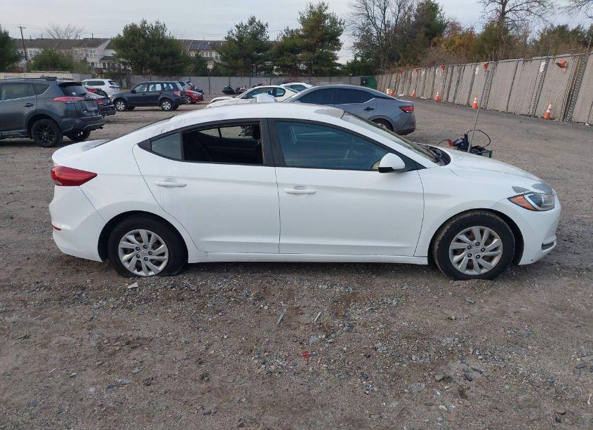 Photo 13 of 2018 Hyundai Elantra SE (VIN 5NPD74LF5JH241478)