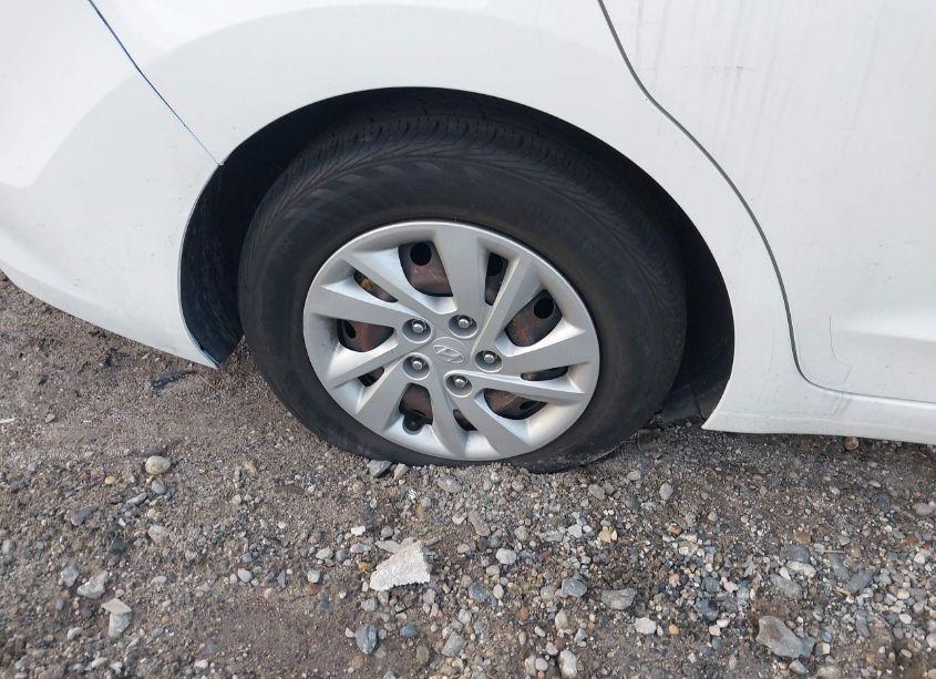 Photo 17 of 2018 Hyundai Elantra SE (VIN 5NPD74LF5JH241478)