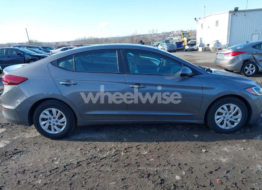 Photo 13 of 2018 Hyundai Elantra SE (VIN 5NPD74LF5JH290342)