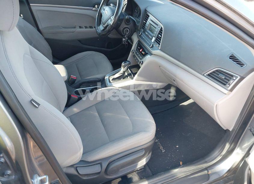 Photo 5 of 2018 Hyundai Elantra SE (VIN 5NPD74LF5JH290342)