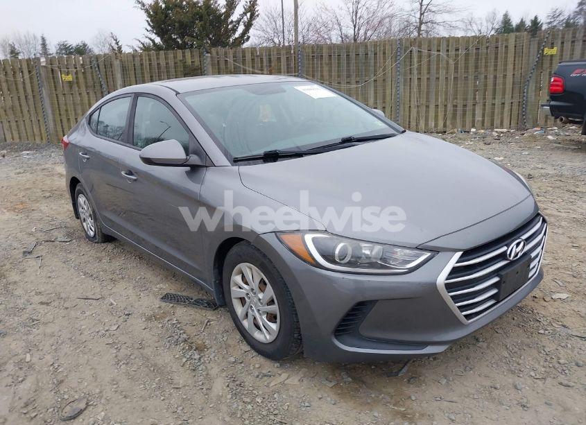 2018 Hyundai Elantra SE (VIN 5NPD74LF5JH320732) main photo