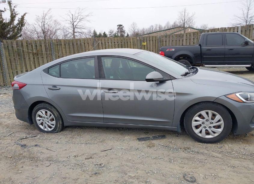 Photo 13 of 2018 Hyundai Elantra SE (VIN 5NPD74LF5JH320732)