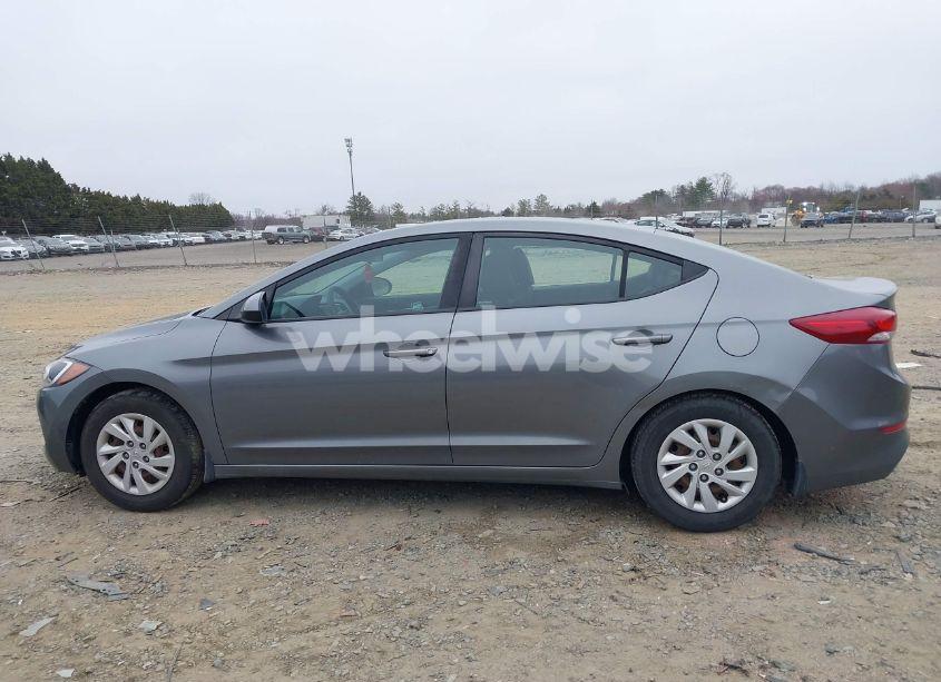 Photo 14 of 2018 Hyundai Elantra SE (VIN 5NPD74LF5JH320732)