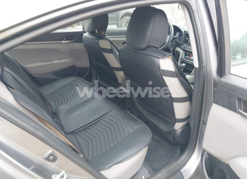 Photo 8 of 2018 Hyundai Elantra SE (VIN 5NPD74LF5JH320732)