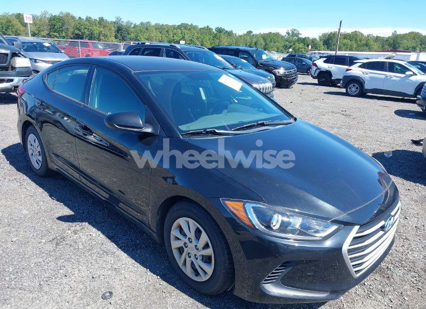 2018 Hyundai Elantra SE (VIN 5NPD74LF5JH321864) main photo
