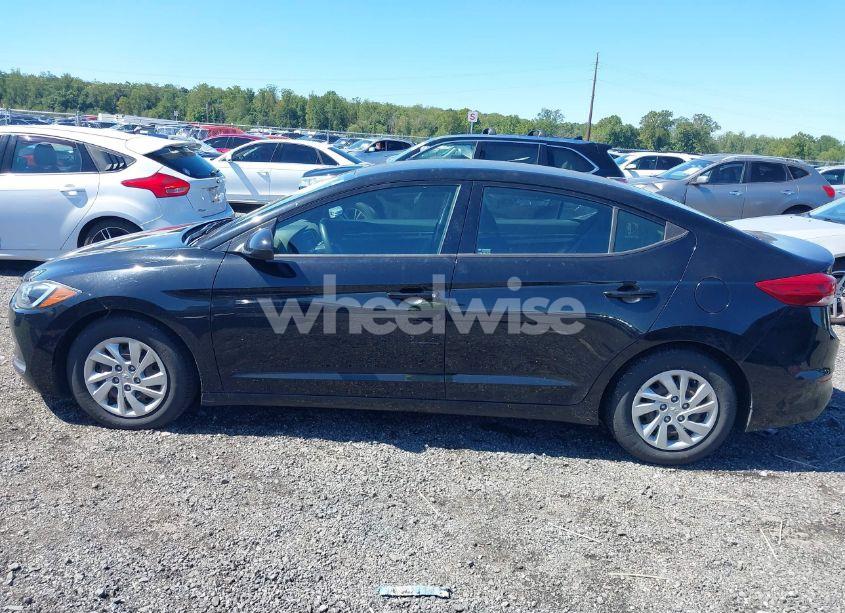 Photo 14 of 2018 Hyundai Elantra SE (VIN 5NPD74LF5JH321864)