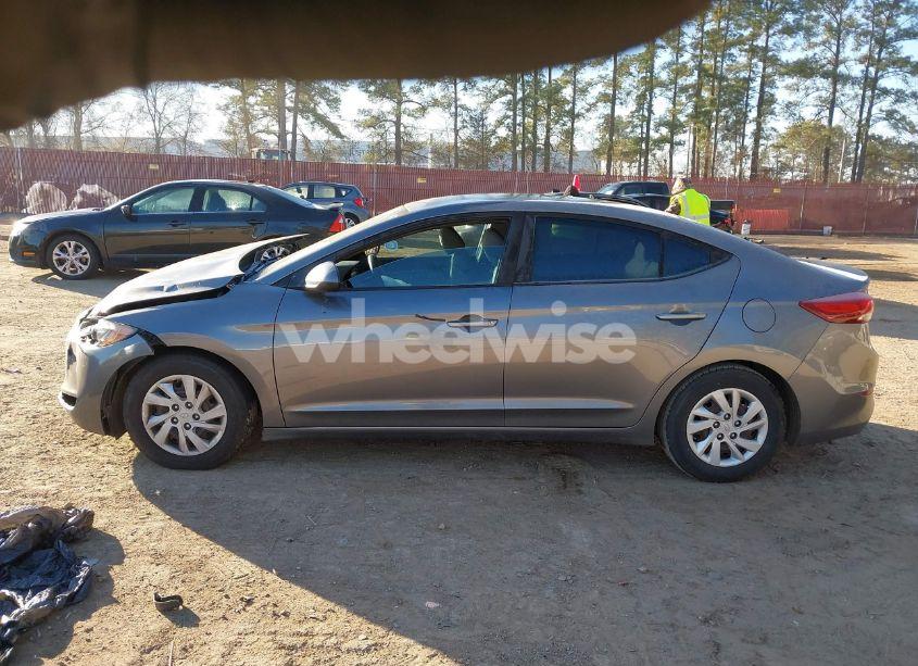 Photo 13 of 2018 Hyundai Elantra SE (VIN 5NPD74LF5JH348997)