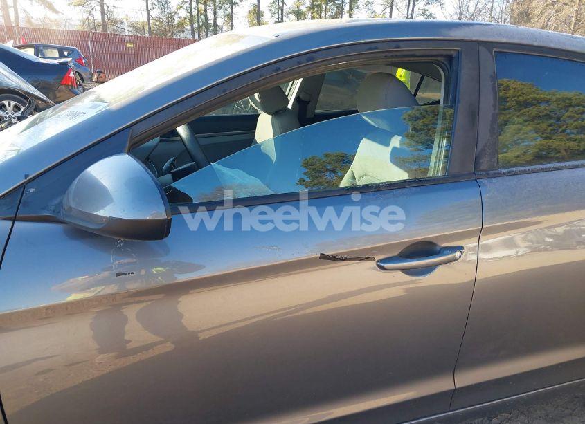 Photo 17 of 2018 Hyundai Elantra SE (VIN 5NPD74LF5JH348997)