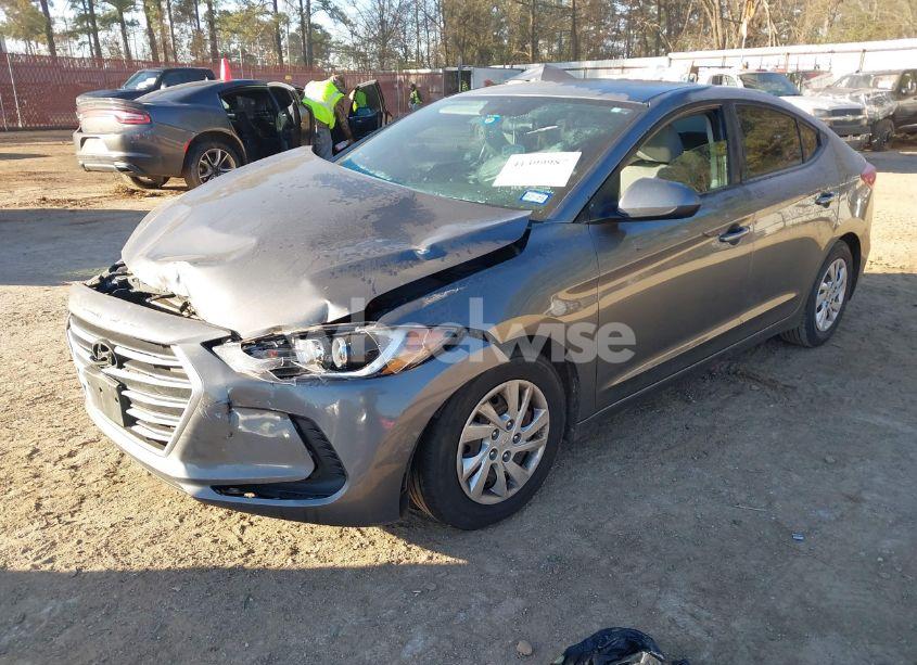 Photo 2 of 2018 Hyundai Elantra SE (VIN 5NPD74LF5JH348997)