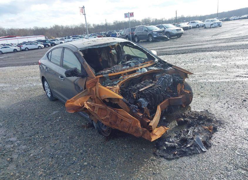 2018 Hyundai Elantra SE (VIN 5NPD74LF5JH376010) main photo