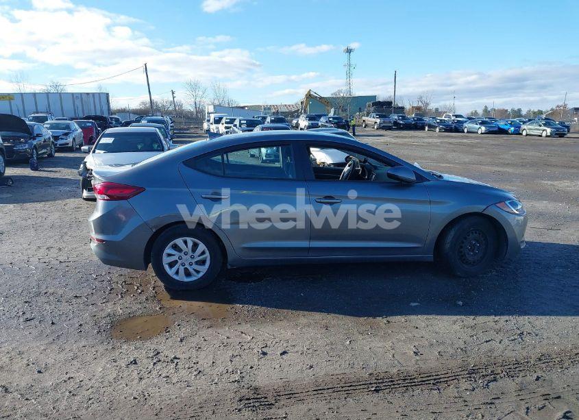 Photo 13 of 2018 Hyundai Elantra SE (VIN 5NPD74LF5JH397035)