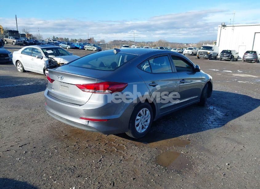 Photo 4 of 2018 Hyundai Elantra SE (VIN 5NPD74LF5JH397035)