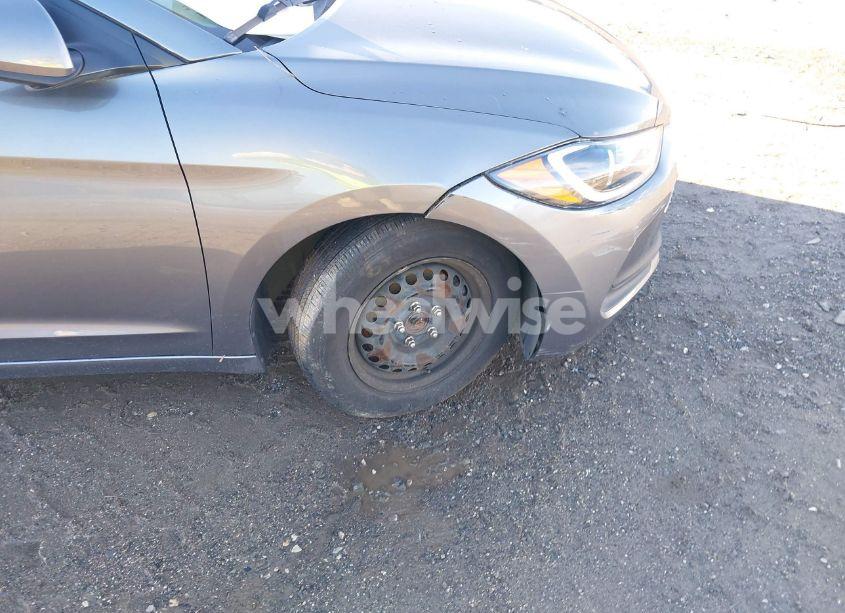 Photo 6 of 2018 Hyundai Elantra SE (VIN 5NPD74LF5JH397035)