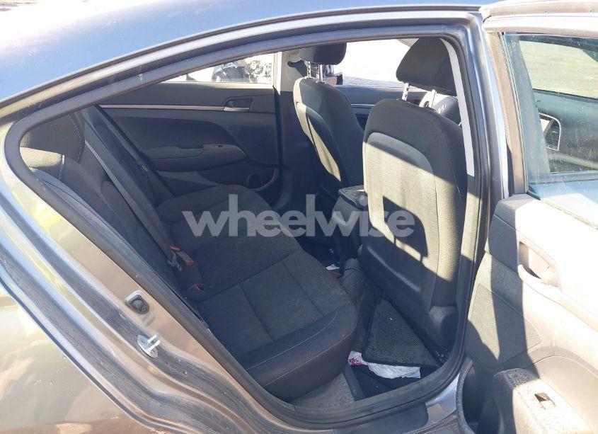 Photo 8 of 2018 Hyundai Elantra SE (VIN 5NPD74LF5JH397035)
