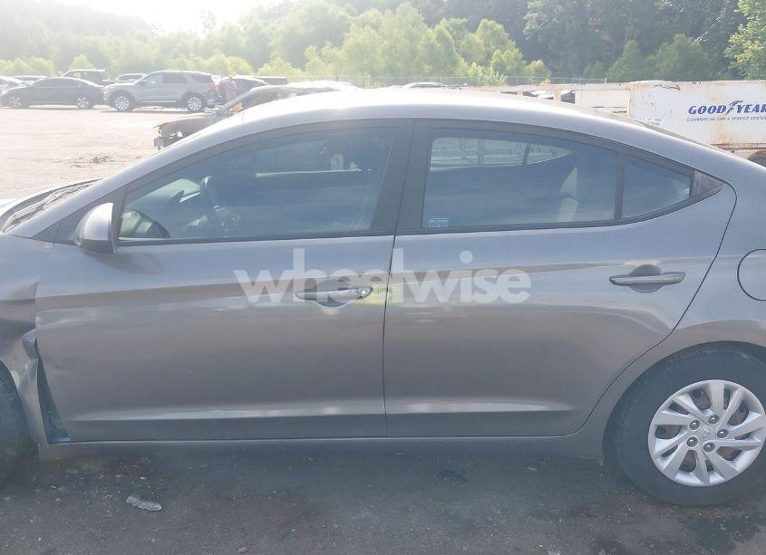 Photo 14 of 2019 Hyundai Elantra SE (VIN 5NPD74LF5KH425529)