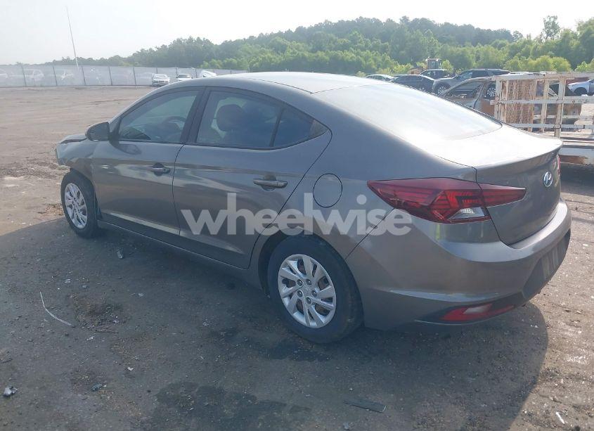 Photo 3 of 2019 Hyundai Elantra SE (VIN 5NPD74LF5KH425529)