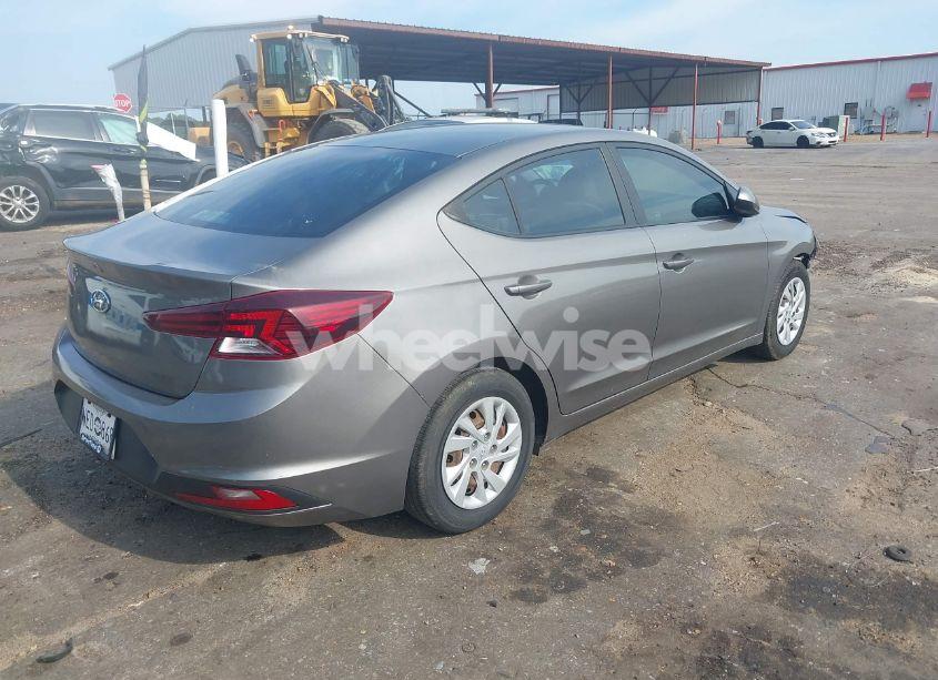 Photo 4 of 2019 Hyundai Elantra SE (VIN 5NPD74LF5KH425529)