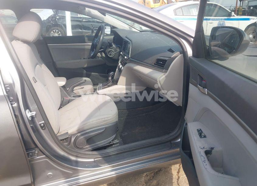 Photo 5 of 2019 Hyundai Elantra SE (VIN 5NPD74LF5KH425529)