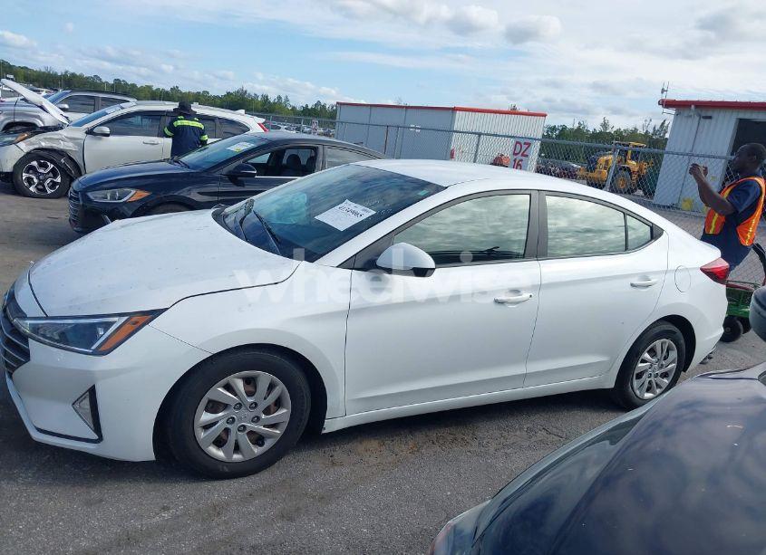 Photo 14 of 2019 Hyundai Elantra SE (VIN 5NPD74LF5KH427782)