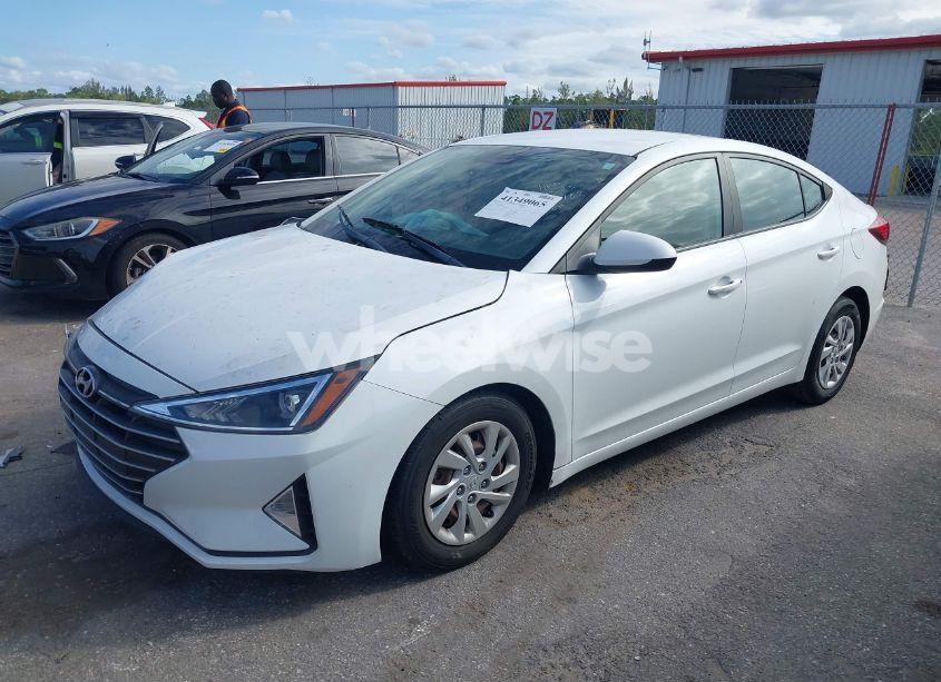 Photo 2 of 2019 Hyundai Elantra SE (VIN 5NPD74LF5KH427782)