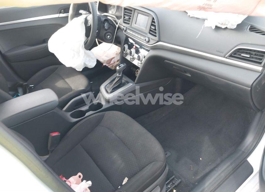 Photo 5 of 2019 Hyundai Elantra SE (VIN 5NPD74LF5KH427782)